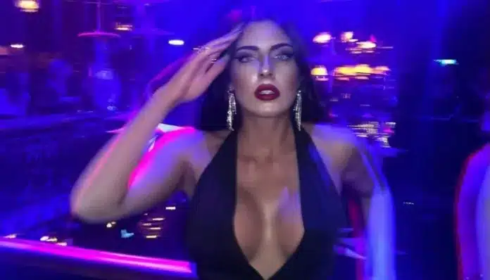 screenshot-1 Κόρη πασίγνωστου Έλληνα πολιτικού μαγνητίζει τα βλέμματα (ΦΩΤΟ)